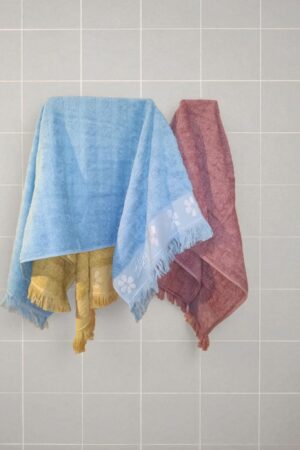 طقم فوط وجه 3 قطع مصنوع من القطن 100% مقاس 50*100 - متوفر فقط لدى زهرة هوم